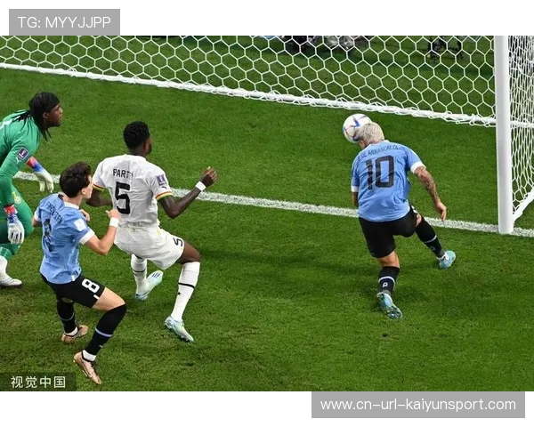 伊科内头球破门瞬间,巴黎FC球迷重燃希望 伊科内头球破门瞬间,巴黎FC球迷重燃希望